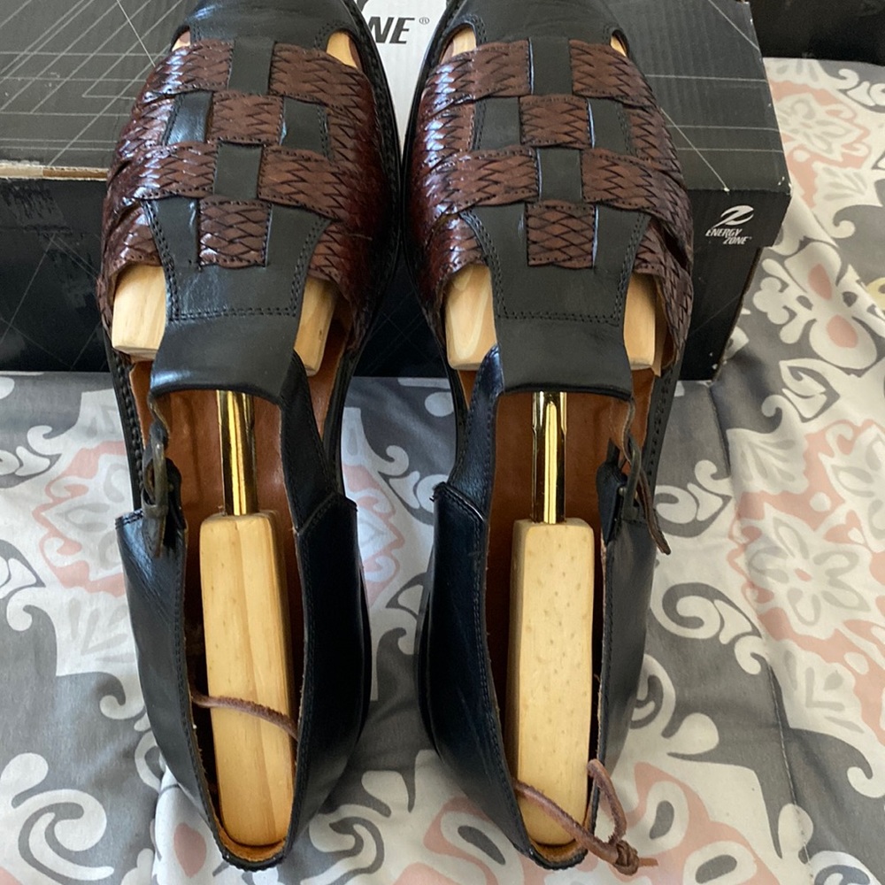 Johnston and Murphy brown 2 tone sandals size 11 barely worn